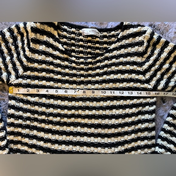 Mirumi EUC Black And White Knit Striped Eyelash Tunic Sweater Pockets Sz Medium - Picture 7 of 12
